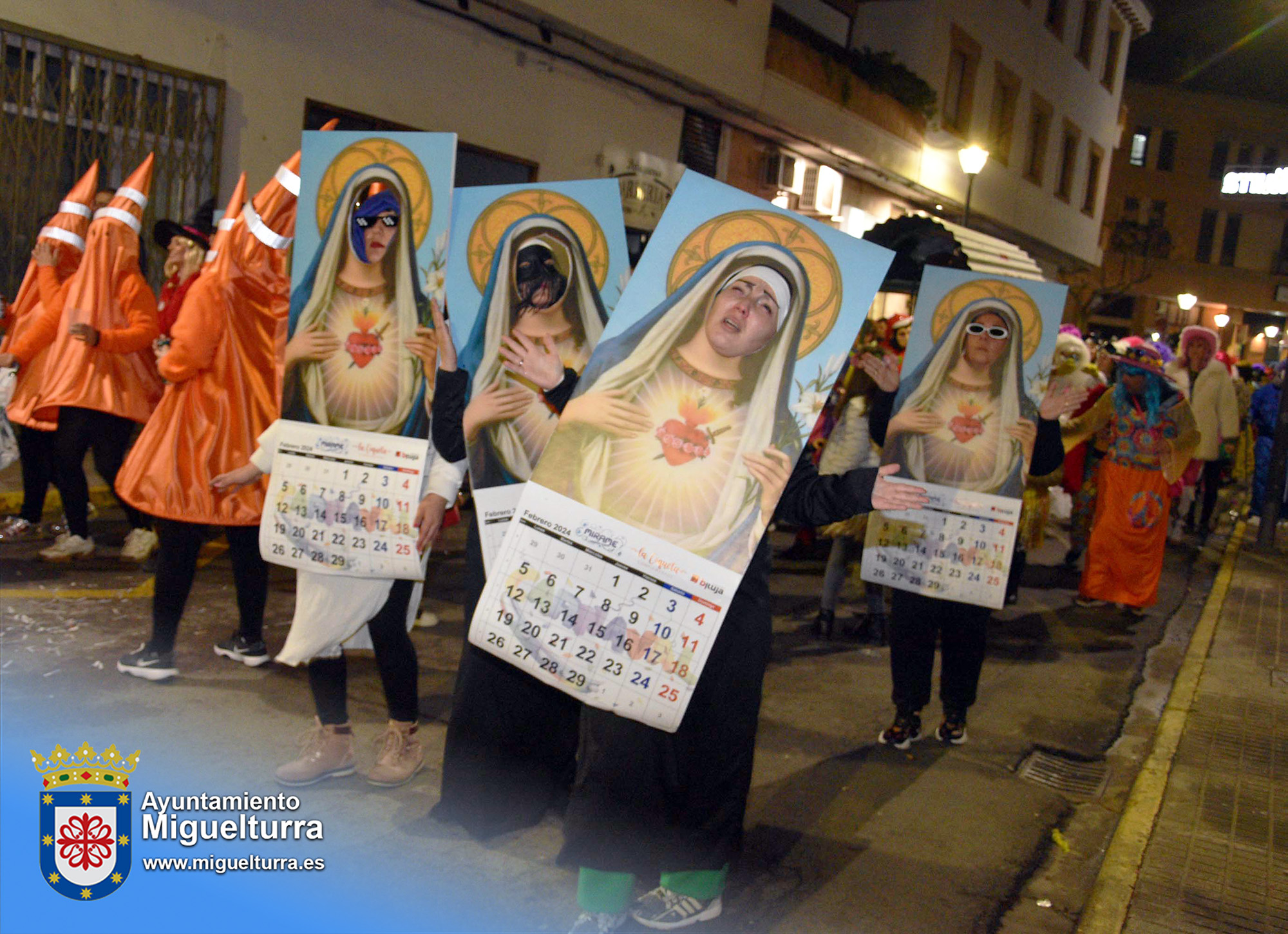 Concentración de Máscaras Callejeras y Photocall. Plaza de España