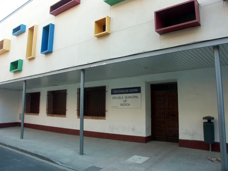 imagen de la fachada de la Escuela Municipal de Música y Danza de Miguelturra