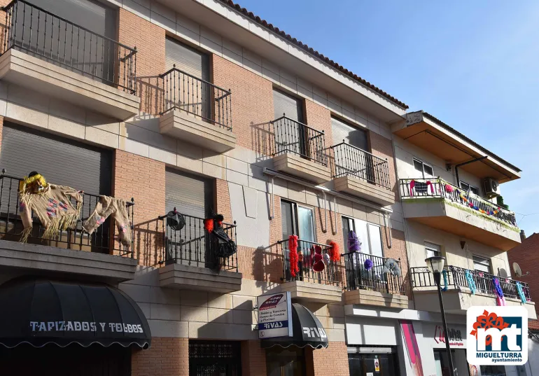 imagen de balcones de la calle Carnaval de Miguelturra, febrero de 2021