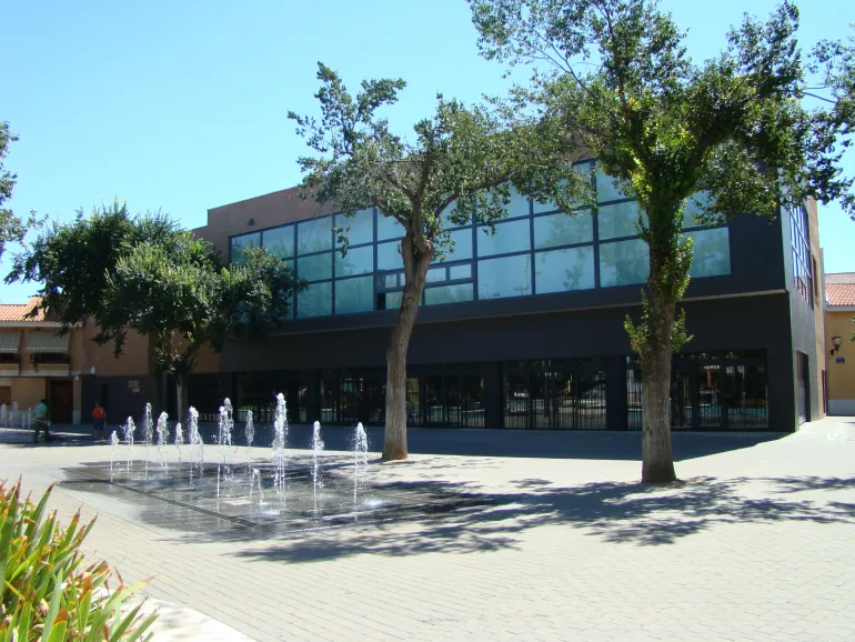 imagen de la fachada del Centro de Exposiciones y Representaciones Escénicas