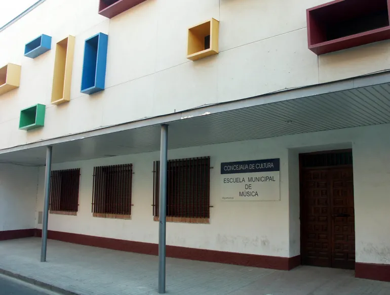 imagen de la fachada de la Escuela de Música y Danza de Miguelturra