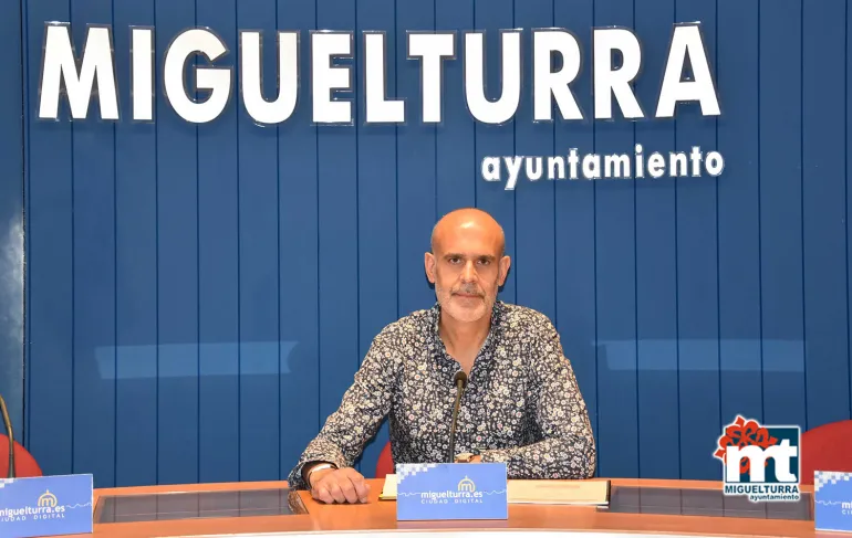 imagen del concejal Julián Díaz durante la rueda de prensa