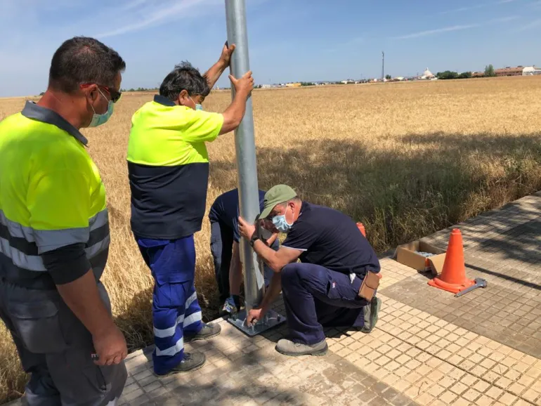 imagen de las obras de luminaria que se están ejecutando en el camino del cementerio municipal, imagen de Diego Rodríguez, junio 2020