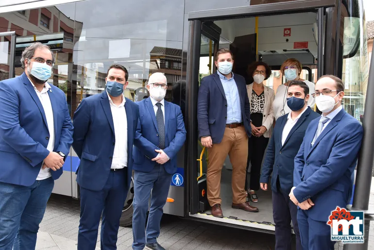 imagen presentación oficial del primer autobús a gas entre Miguelturra y Ciudad Real, septiembre 2020