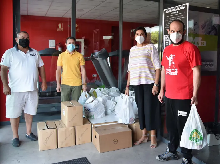 imagen de la recogida de alimentos en el centro deportivo Areté Fitness, junio 2020