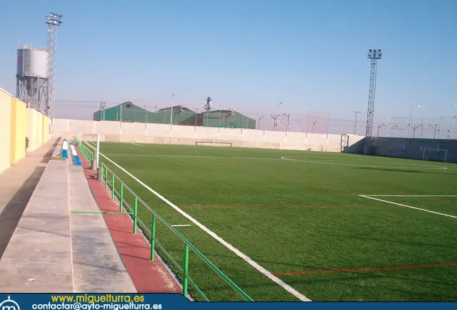 imagen del campo de Fútbol del Complejo Deportivo Candelario León Rivas, una de las instalaciones municipales deportivas