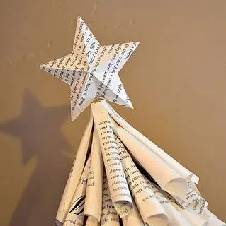 imagen de un árbol de navidad hecho con papel