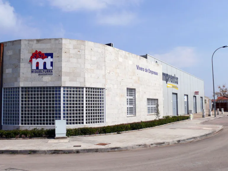 imagen de la fachada del vivero de empresas de Miguelturra.