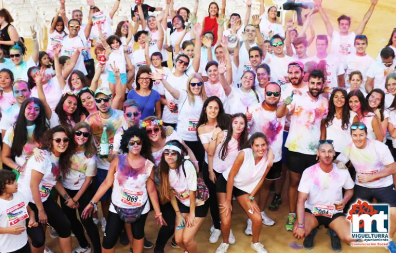 imagen de la carrera de colores de las pasadas fiestas de Miguelturra 2015