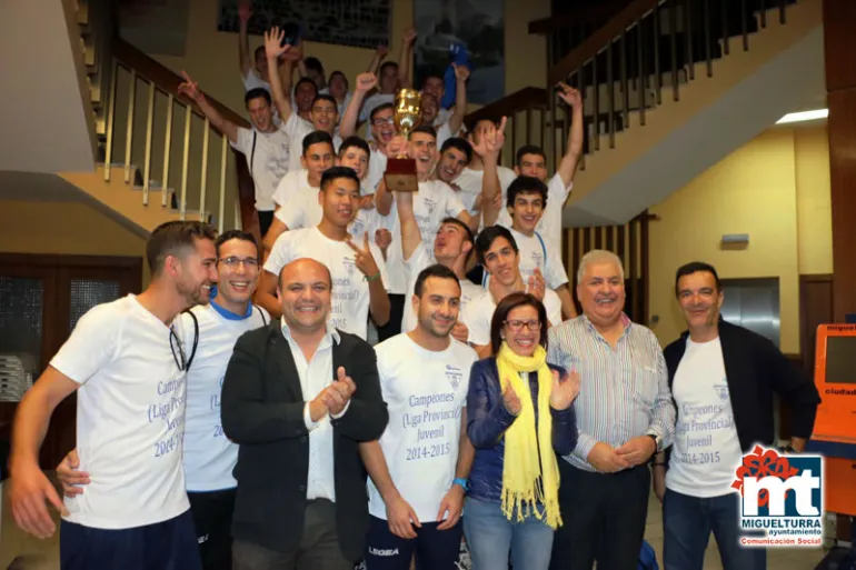 imagen celebración ascenso del CD Miguelturreño Juvenil, junio 2015