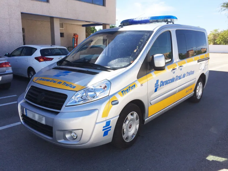 imagen del coche cedido por la Jefatura Provincial de Tráfico para la campaña, septiembre 2015