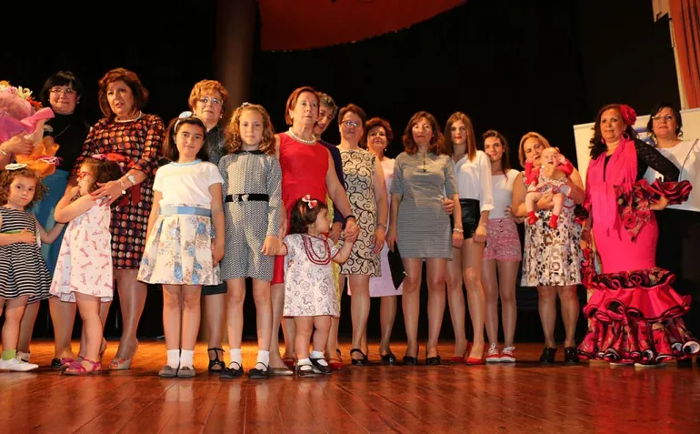 imagen desfile taller corte y confección 2016