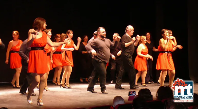 imagen de la exhibición de Bailes de Salón Universidad Popular, Ferias y Fiestas Miguelturra 2016