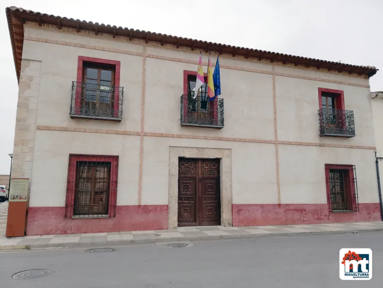 imagen de la fachada de la Biblioteca Municipal Casa de la Capellanía de Miguelturra
