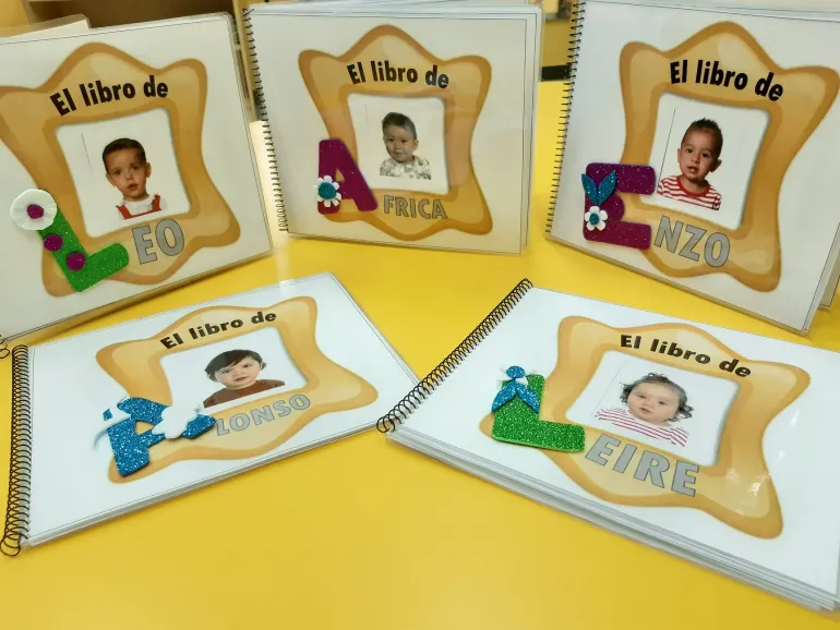 imagen de los libros personales en la escuela infantil Pelines, Miguelturra 2021