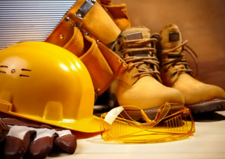 imagen de material de prevención de riesgos laborales en construcción