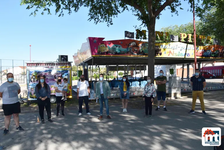 imagen del concejal de Festejos y empresarios en el Recinto Ferial, mayo de 2021