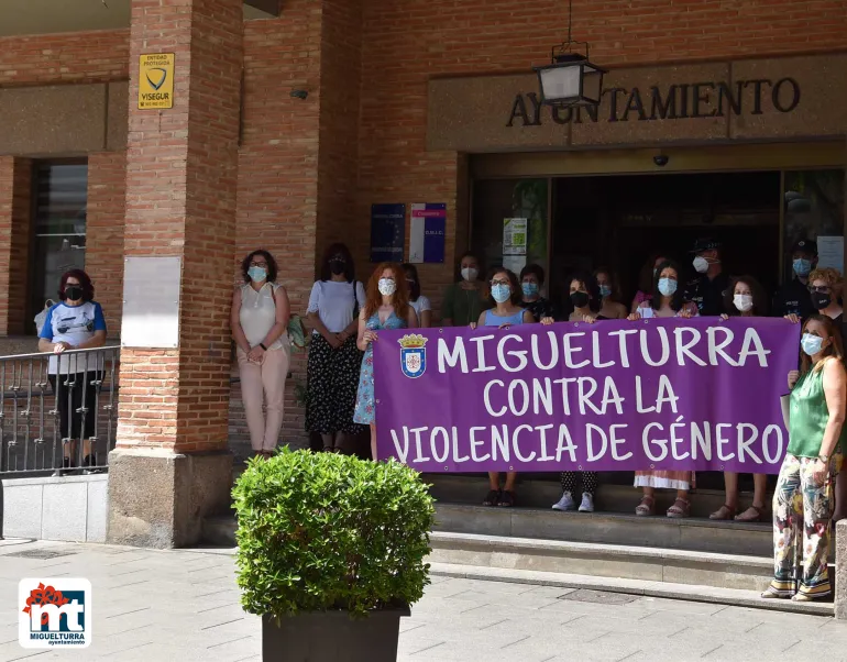 imagen de la concentración frente a las puertas del Ayuntamiento, 14 de junio de 2021