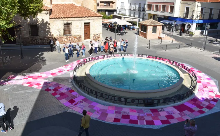 imagen de la fuente de la plaza Constitución, cuestación AMUMA 2021