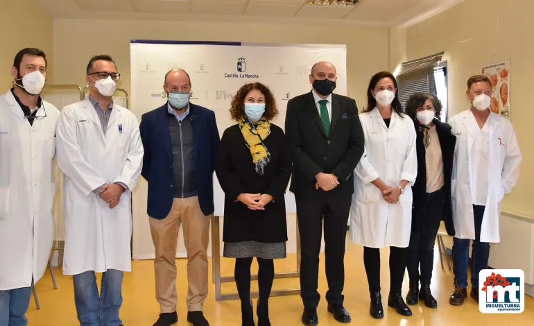 imagen autoridades en el Centro de Salud de Miguelturra, noviembre 2021, a