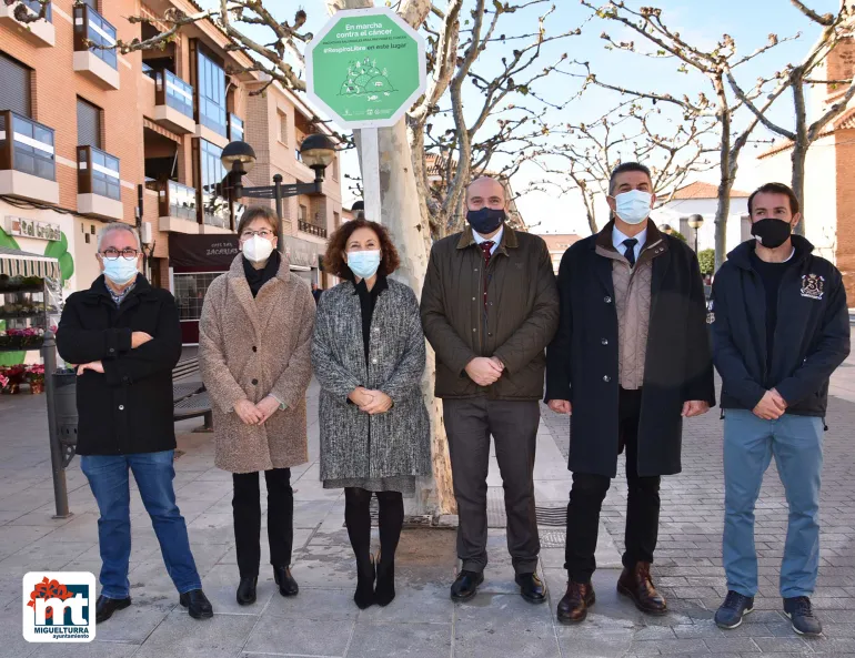 imagen de autoridades y asociación, espacio libre de humos Miguelturra, noviembre 2021, a