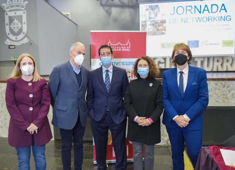 imagen de autoridades en la jornada de networking en Miguelturra, noviembre de 2021, imagen de Diputación Provincial de Ciudad Real