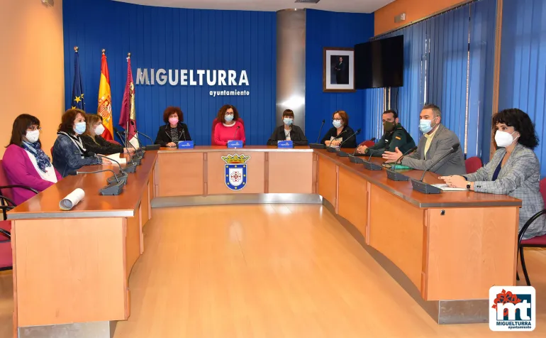 imagen de la reunión en el Salón de Plenos de Miguelturra, octubre de 2021