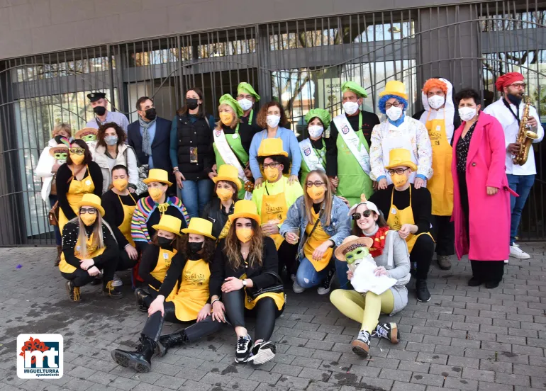 fotografía grupal tras Concurso de Fruta en Sartén 2022 Miguelturra
