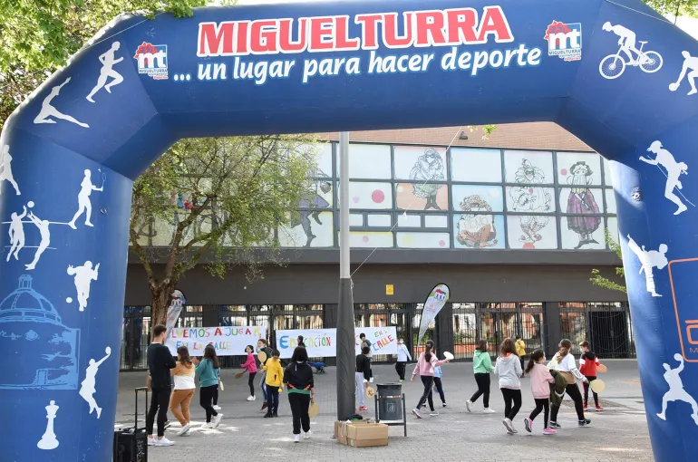 imagen 2 del día mundial de la educación física en la calle, Miguelturra 2022