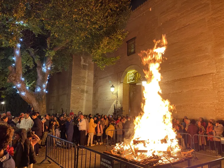 imagen 1 de las hogueras en Miguelturra, diciembre 2022