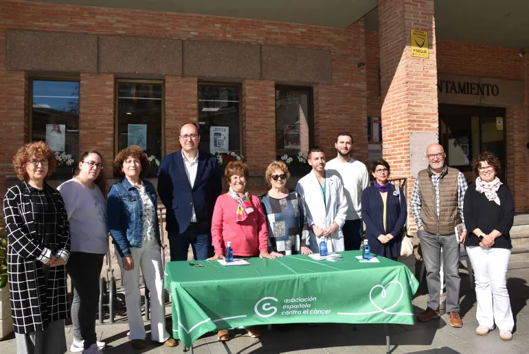 mesa informativa pruebas cáncer de colón, Miguelturra abril de 2024