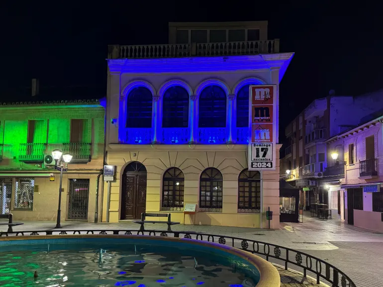 iluminación fachada Centro de Día por el día mundial de la diabetes, Miguelturra noviembre 2024