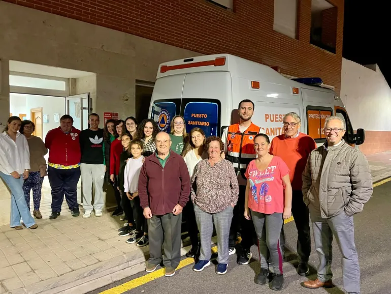 Equipo protección civil recogida ayuda afectados DANA, Miguelturrra noviembre de 2024