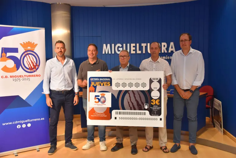 Presentación décimo lotería 50 aniversario Miguelturreño, Miguelturra julio 2025