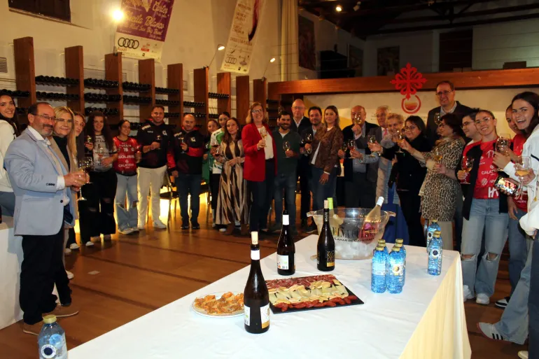 brindis1-nov2025-fuente-gabinetemultimedia