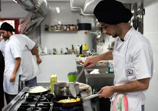 curso imagen relacionada con cocina y manipulación de alimentos