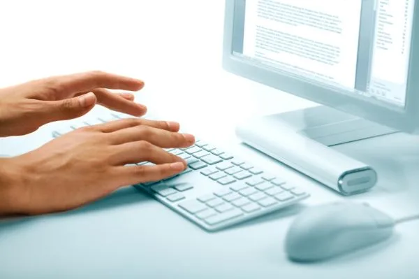 curso imagen de persona al ordenador