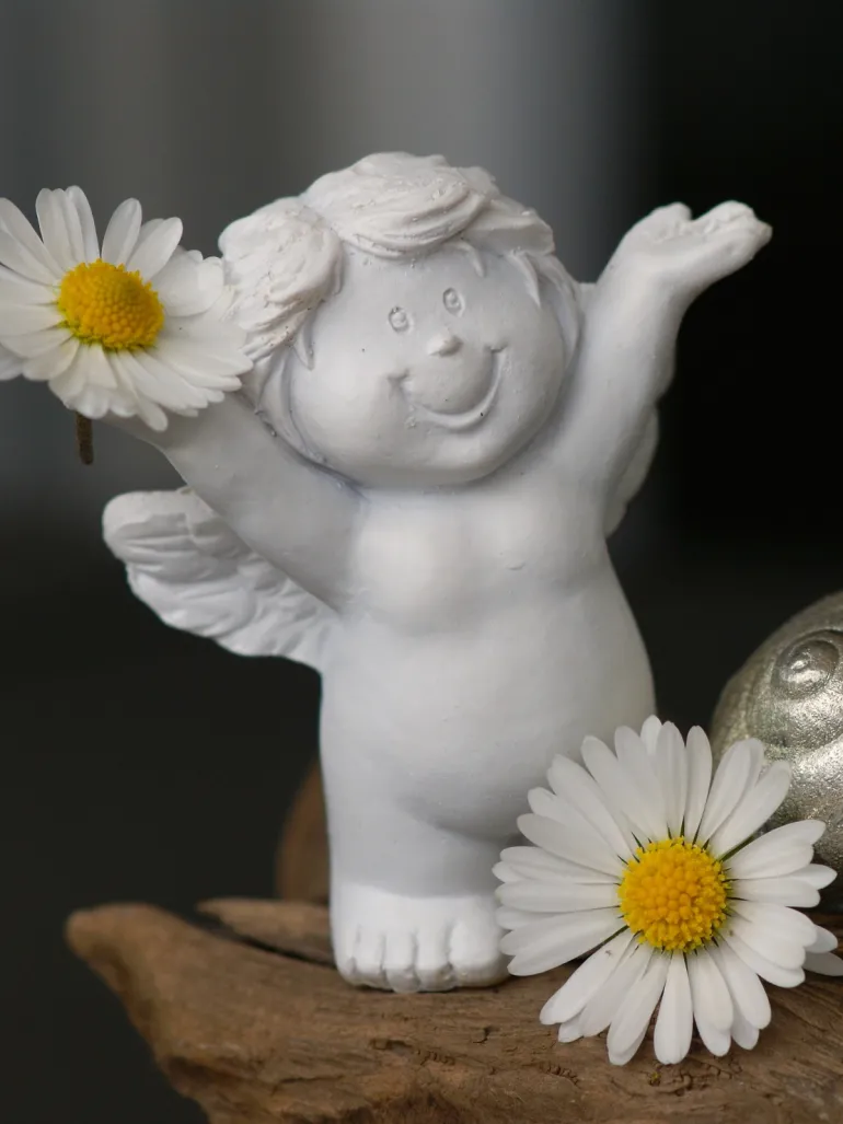 curso imagen alusiva a optimismo, figura sonriente y flor