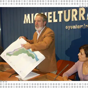 Román Rivera presenta los futuros terrenos