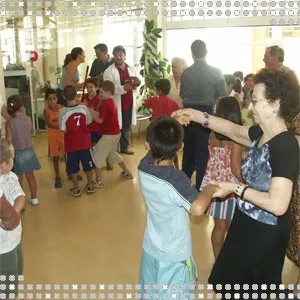 Juego de la escoba en el Centro de Día, agosto 05