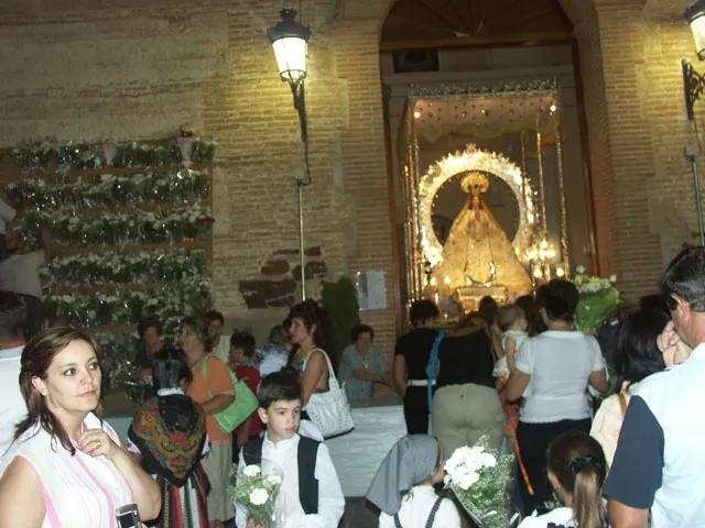 imagen de la ofrenda floral a la Virgen de la Estrella