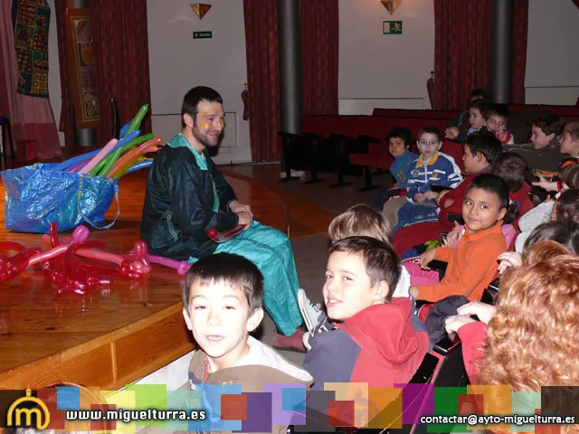 imagen de niños, niñas y Jordi Tebé, diciembre 08