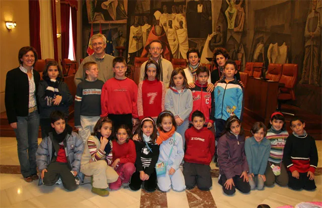 Victoria Sobrino y alumnos/as del CP Cristo
