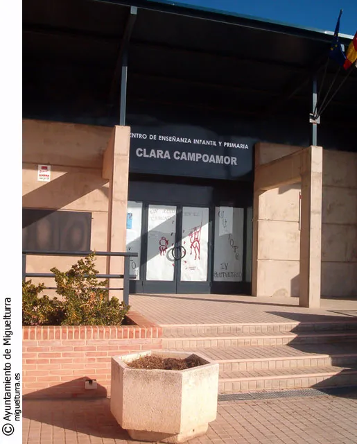 imagen entrada colegio Clara Campoamor de Miguelturra