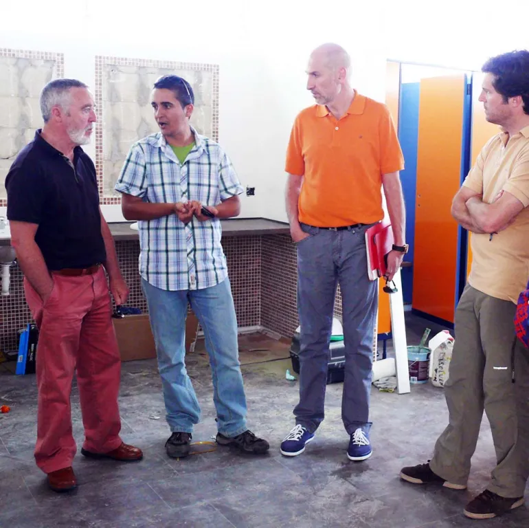 imagen en los renovados vestuarios piscina 2013
