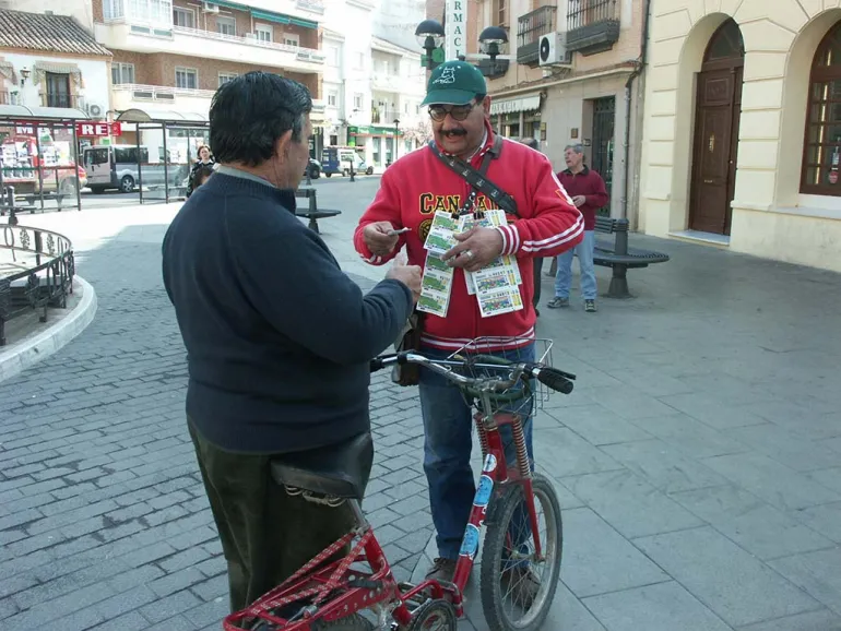 Pedro, vendedor que repartió el premio de la ONCE