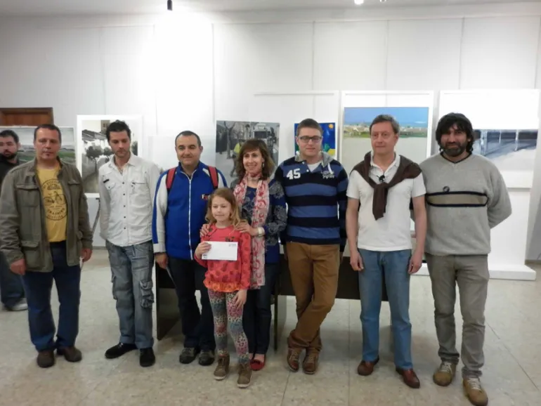 Imagen ganadores y jurado certamen, abril 2014.