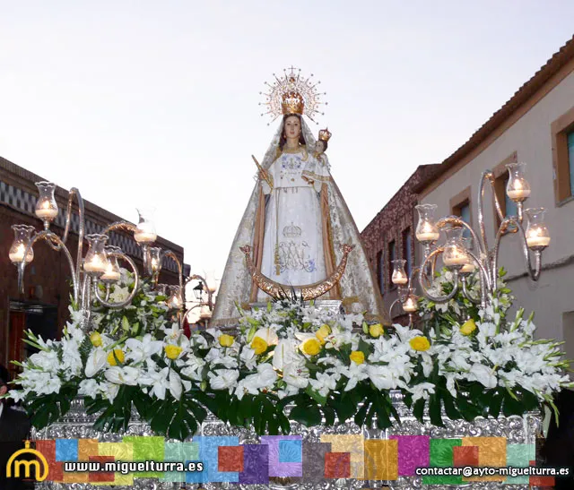 imagen de la procesión de la Virgen Salud 2012