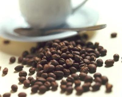 imagen de taza y granos de café