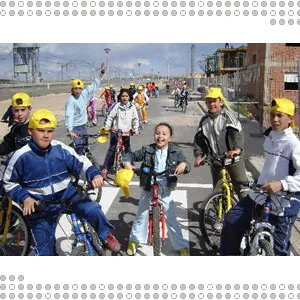 los niños y el aprendizaje de la bicicleta